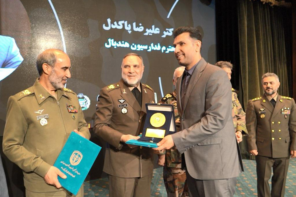 همایش تقدیر از مدال آوران و قهرمانان ارتش و تجلیل از فدراسیون هندبال به عنوان فدراسیون برتر/ عکس