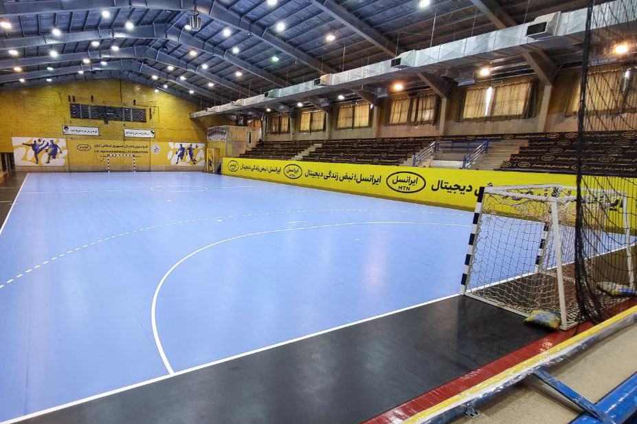 روند نصب و بهره‌برداری کفپوش گرفلور (Gerflor) در تالار هندبال فدراسیون/ عکس