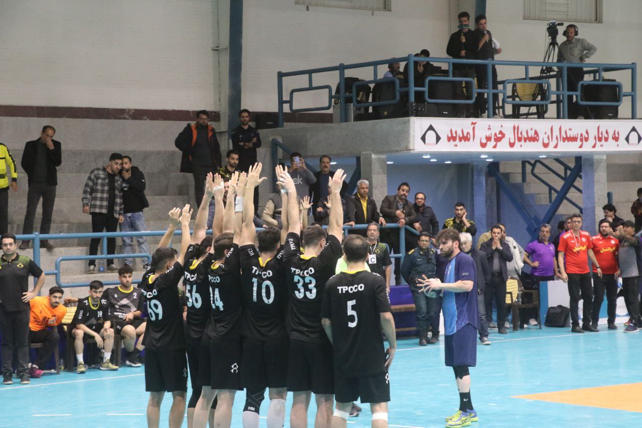 هفته ششم سی و هفتمین دوره لیگ برتر هندبال مردان باشگاه‌های ایران؛ زغال سنگ طبس 28 - نفت و گاز گچساران 27/ عکس