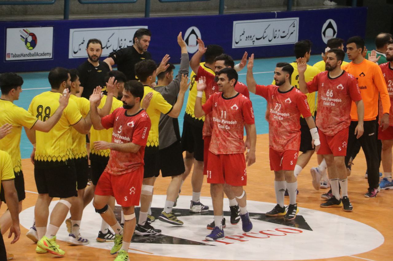 هفته دوازدهم سی و هفتمین دوره لیگ برتر هندبال مردان باشگاه‌های ایران؛ زغال سنگ طبس 25 - فولاد مبارکه سپاهان 29/ عکس