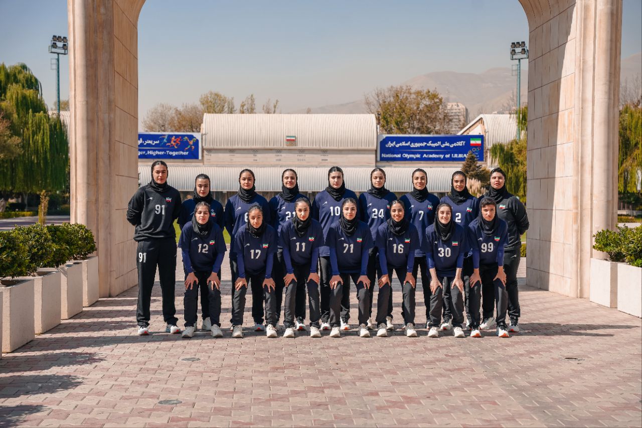 بازیکنان و کادرفنی تیم ملی هندبال جوانان  دختر ایران در سومین دوره بازی‌های آسیایی جوانان بحرین/ عکس