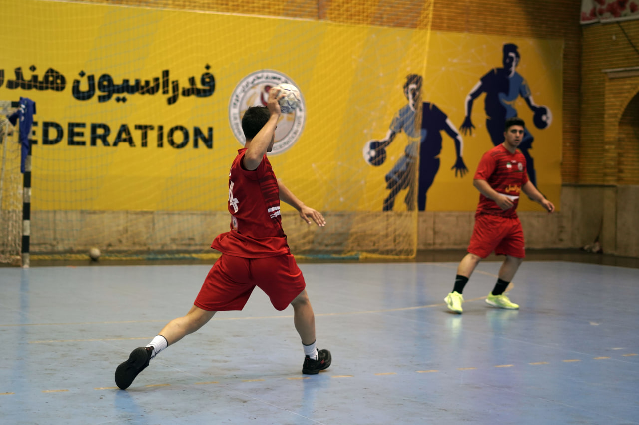 آخرین تمرین تیم ملی هندبال زیر ۱۷ سال ایران قبل از اعزام به نخستین دوره مسابقات هندبال  قهرمانی جهان در مراکش/ عکس