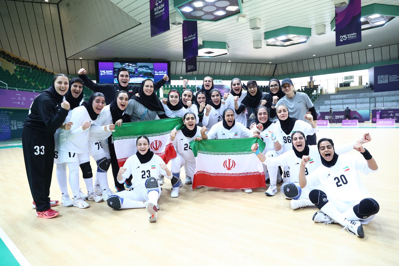 لحظات غرورآفرین از شادی دختران هندبال ایران بعد از کسب مدال تاریخی در بازی‌های کشورهای اسلامی - ریاض/ عکس