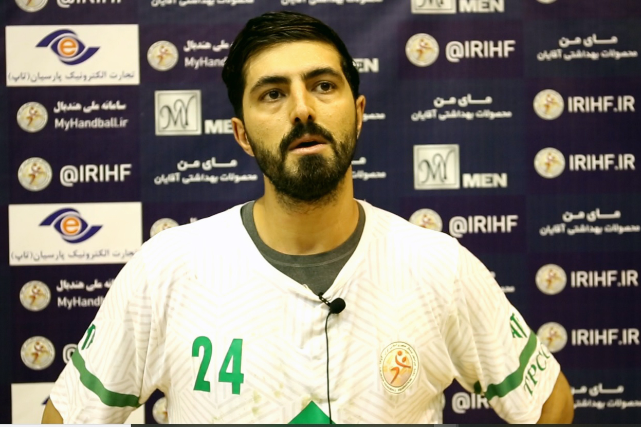 غلامی، بازیکن طبس: به سختی پیروز شدیم/ ذوب آهن کار سختی مقابل طبس دارد