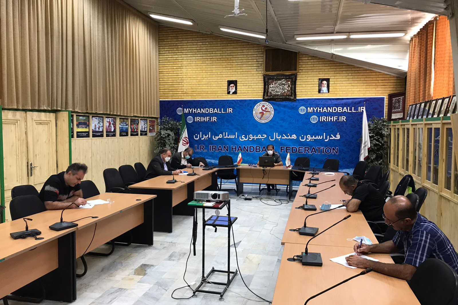 برگزاری روزانه جلسه فنی و آنالیز عملکرد داوران و ناظران