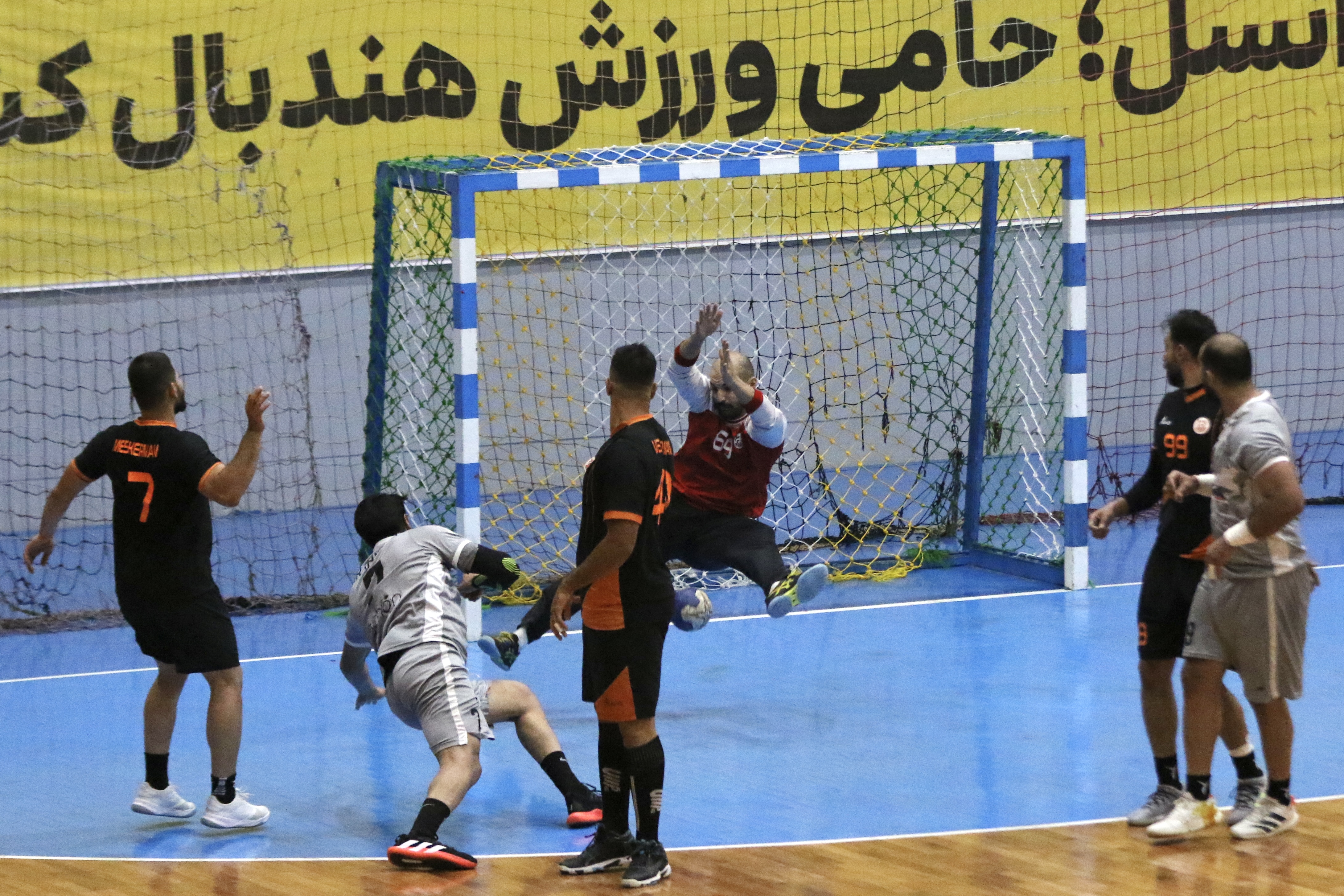 لیگ برتر هندبال مردان ؛ پیروزی فولاد سپاهان، نیرو زمینی شهید شاملی و نفت و گاز گچساران در دومین روز از هفته نخست