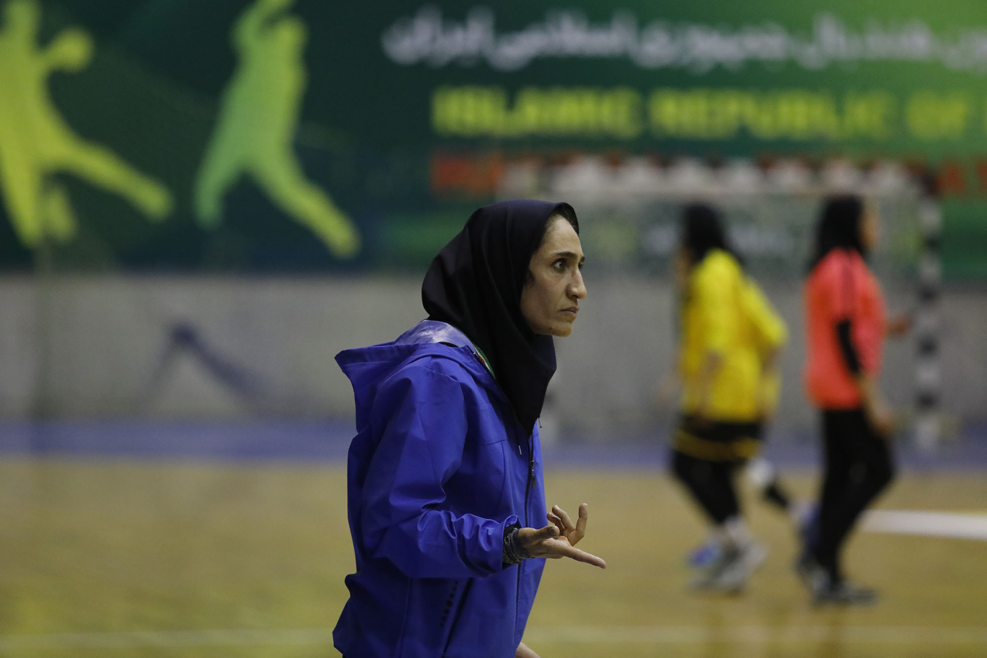 سرمربی تیم هندبال بانوان شهید شاملی کازرون: تمام تیم‌ها برای کسب نتایج بهتر در دور برگشت می‌جنگند / حضور در رویدادهای بین‌المللی سبب پیشرفت هندبال بانوان شده