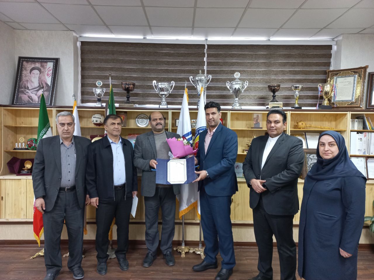 تبریک رئیس فدراسیون هندبال به رئیس اداره ورزش و جوانان شهرستان کرمانشاه/ تقدیر و تجلیل از زحمات حميدرضا عزتی در مدت زمان تصدی دبیری فدراسیون هندبال
