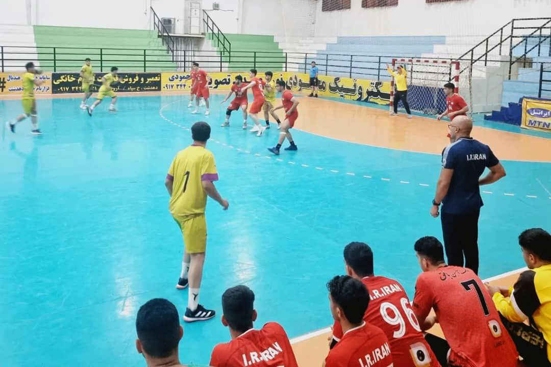 بازی تدارکاتی تیم ملی هندبال نوجوانان ایران با تیم لیگ برتری در اردوی دهدشت