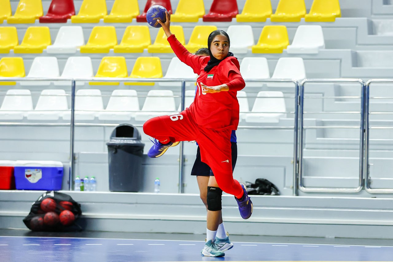 ایران - قزاقستان؛ جنگ صدرنشینی دختران هندبال