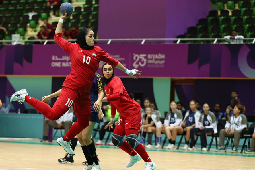 تیم ملی هندبال بانوان به فینال نرسید/ امید دختران ایران به کسب مدال برنز