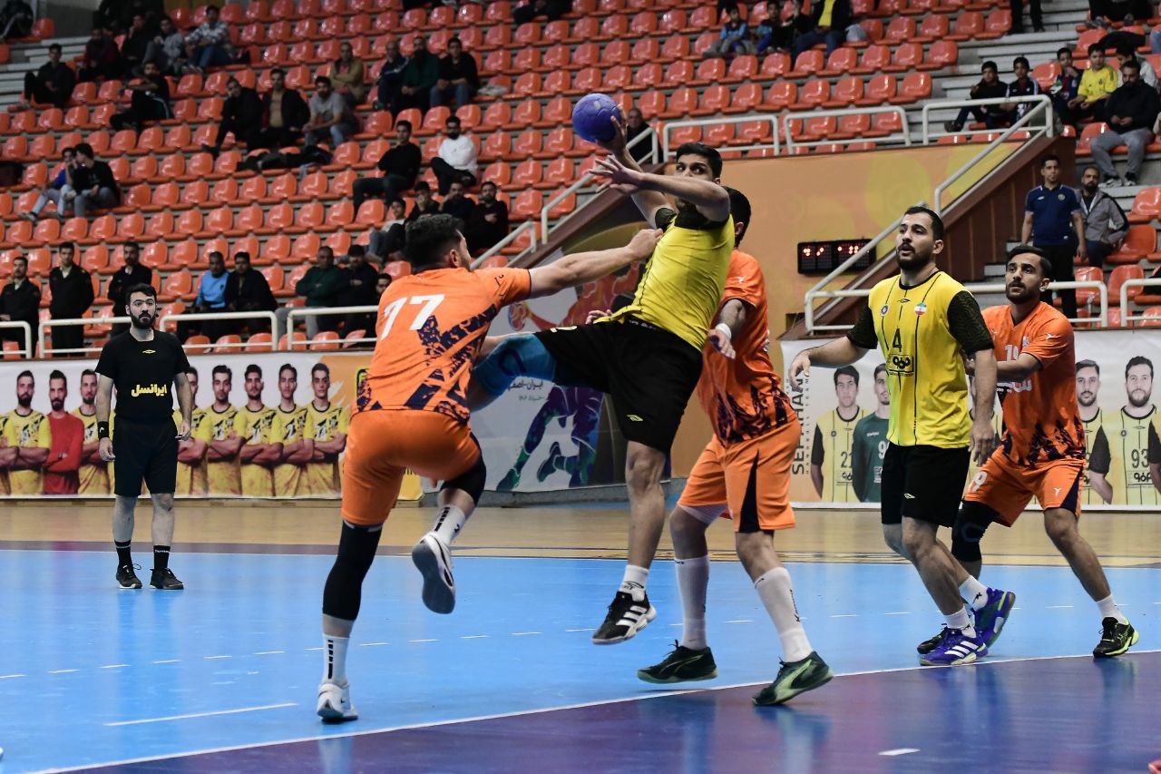 سایپا با شکست سپاهان صدرنشین ماند/ ثبت اولین تساوی لیگ در اراک